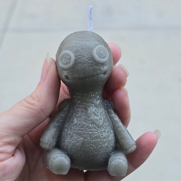 Handmade ✦ Voodoo Doll Candle ✦ Soy Wax Halloween Decor Spooky Collectible NWT - Picture 9 of 11